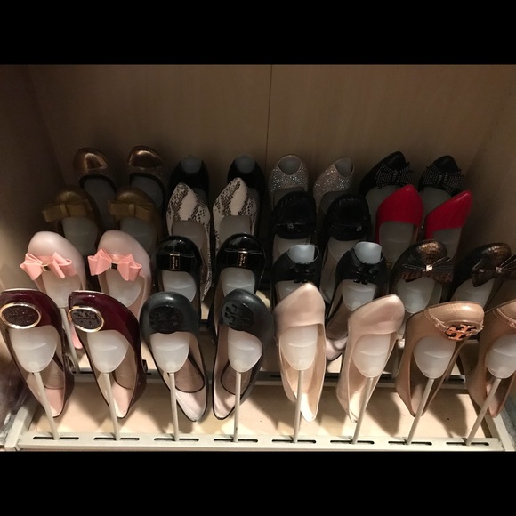 Meet your Posher, Arielle- 5 Star Seller! - Picture 2 of 6